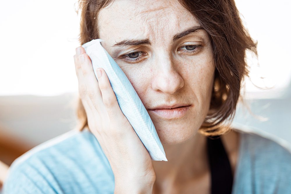 lady with tooth pain